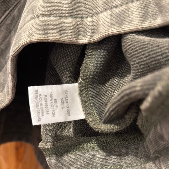 Green Casual Sweatshirt with Collared Neckline - Picture 3 of 6